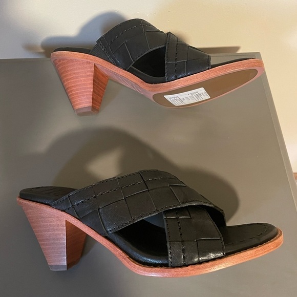 Frye Estelle Woven crisscross sandal size 6, Black level with block heel - Picture 2 of 11
